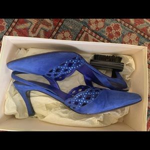 Azure blue St. John Suede Slingback 🦋